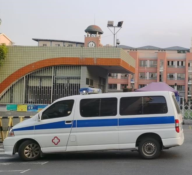 重庆救护车出租护送骨折病人一公里多少钱